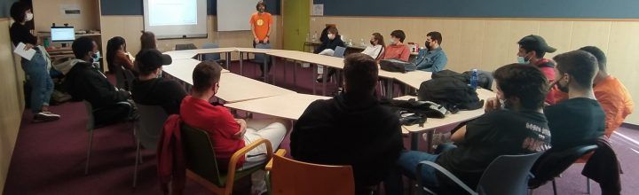 Compartimos reflexiones sobre emprendimiento con alumnado de ciclos formativos Compartimos reflexiones sobre emprendimiento con alumnado de ciclos formativos